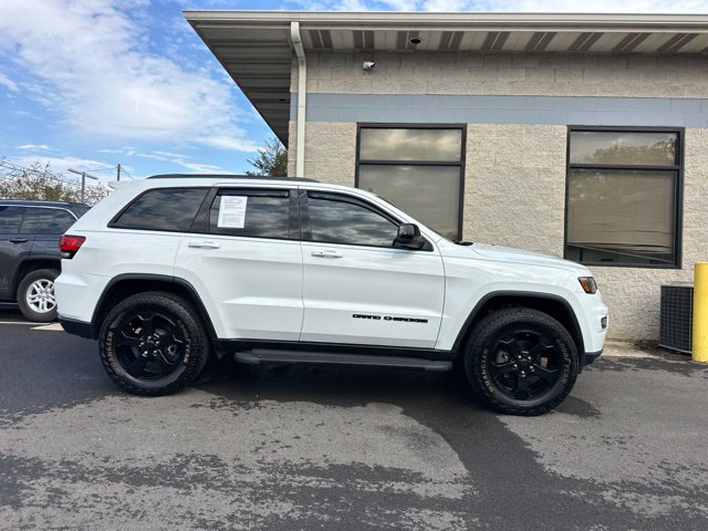 Used 2020 Jeep Grand Cherokee Laredo AWD/4WD image 21