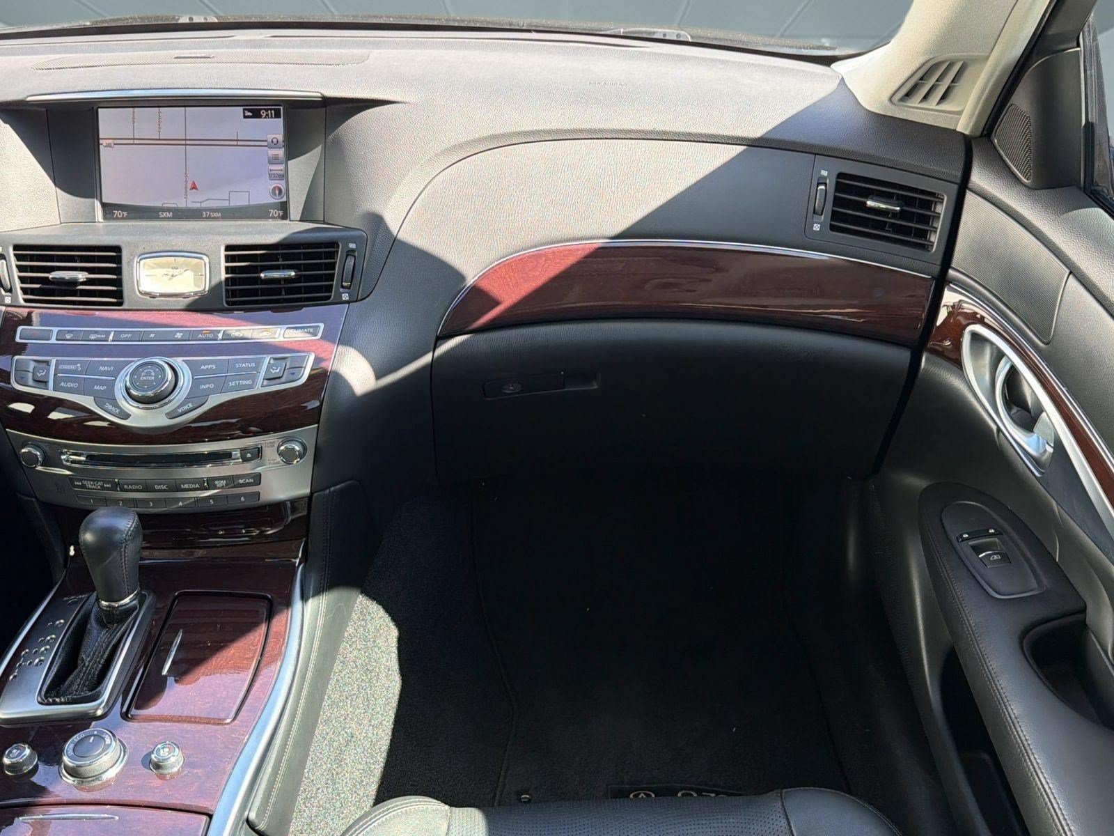 Used 2019 INFINITI Q70 Luxe RWD image 29