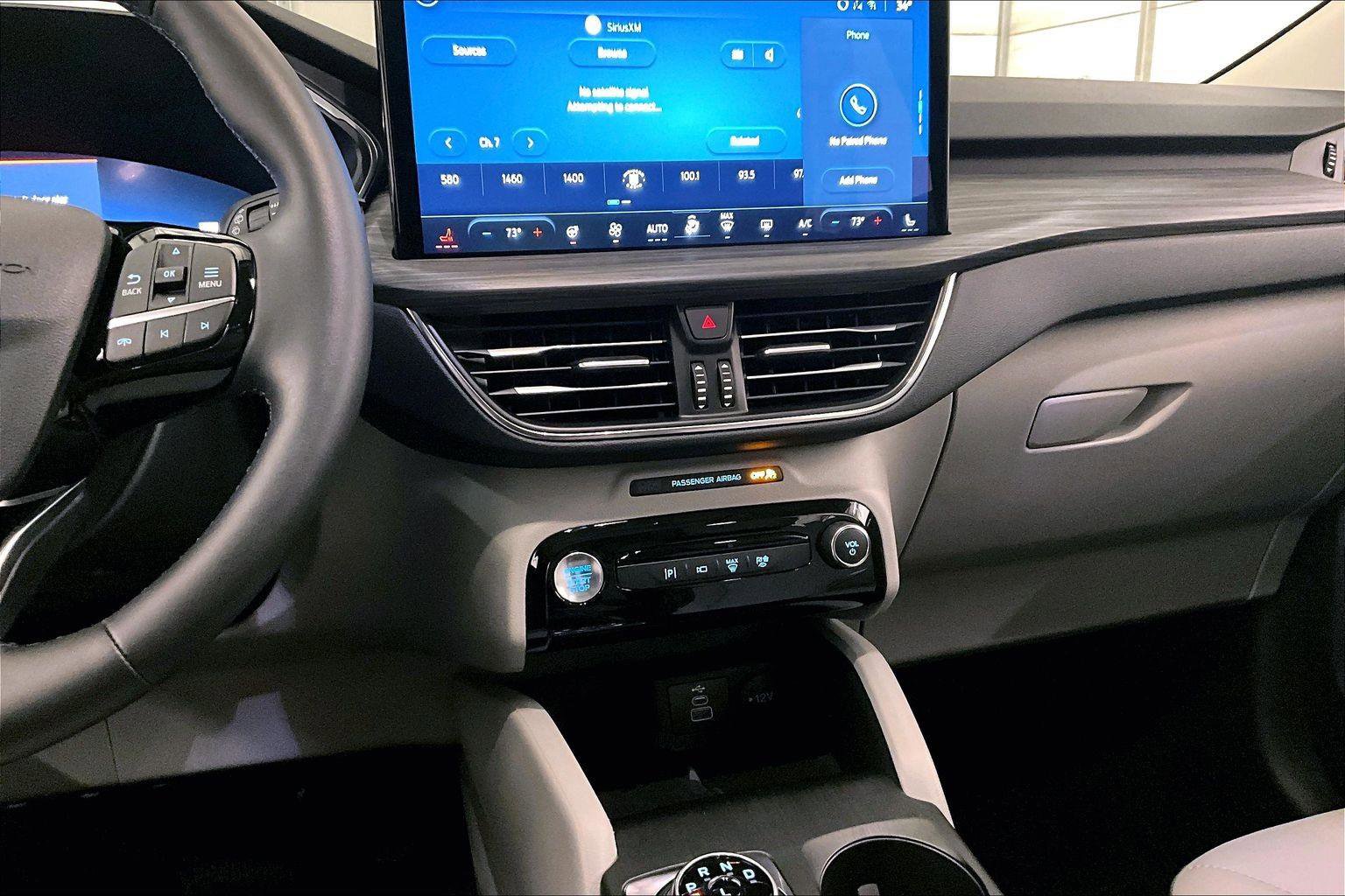 Used 2025 Ford Escape SE w/ PHEV Premium Package image 6