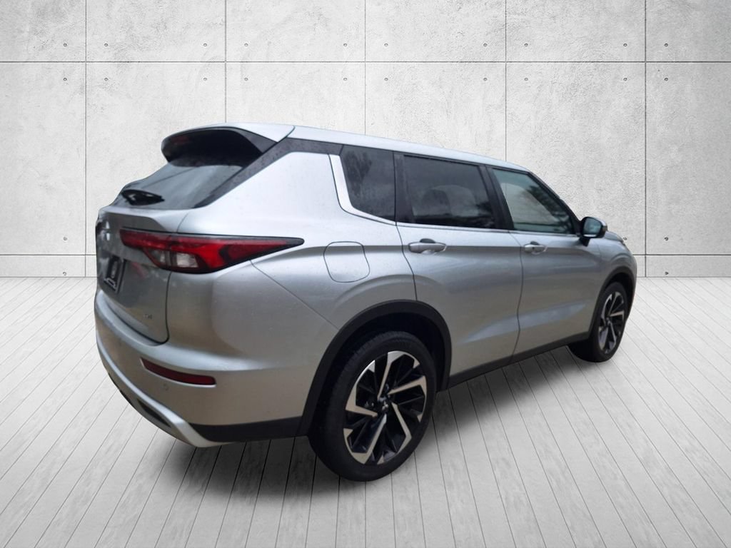 Used 2024 Mitsubishi Outlander SE Black Edition FWD image 5