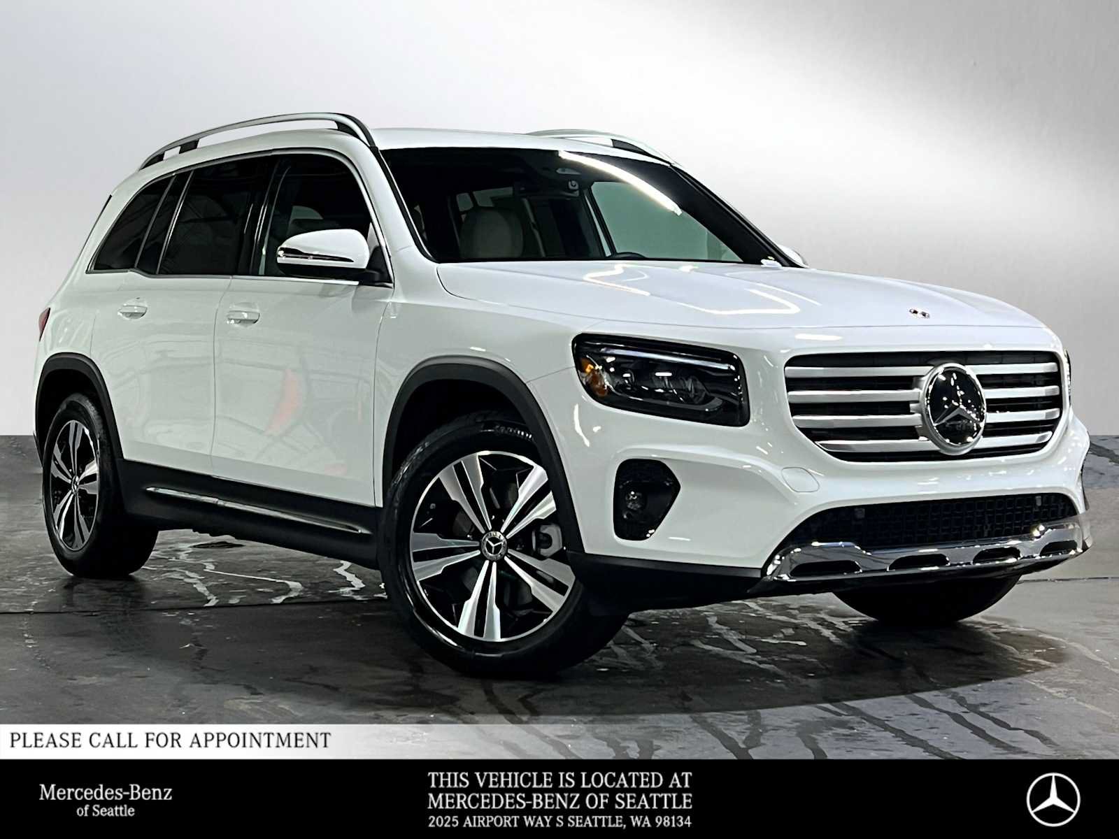 Used 2025 Mercedes-Benz GLB 250 4MATIC image 1