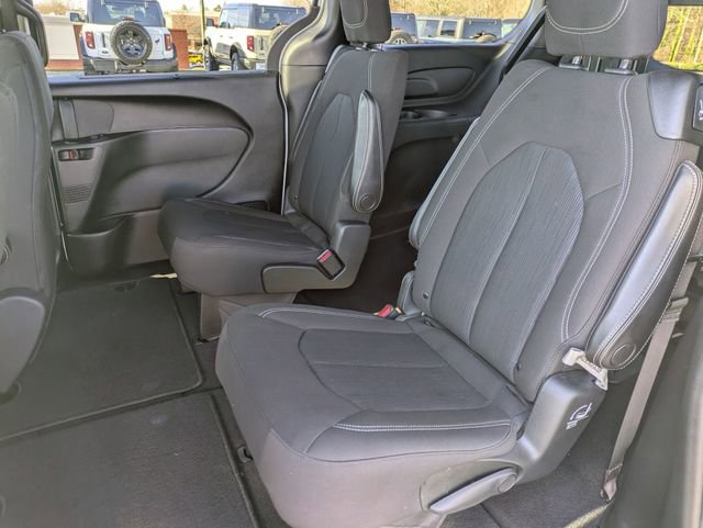 Used 2021 Chrysler Pacifica Touring w/ S Appearance Package image 29