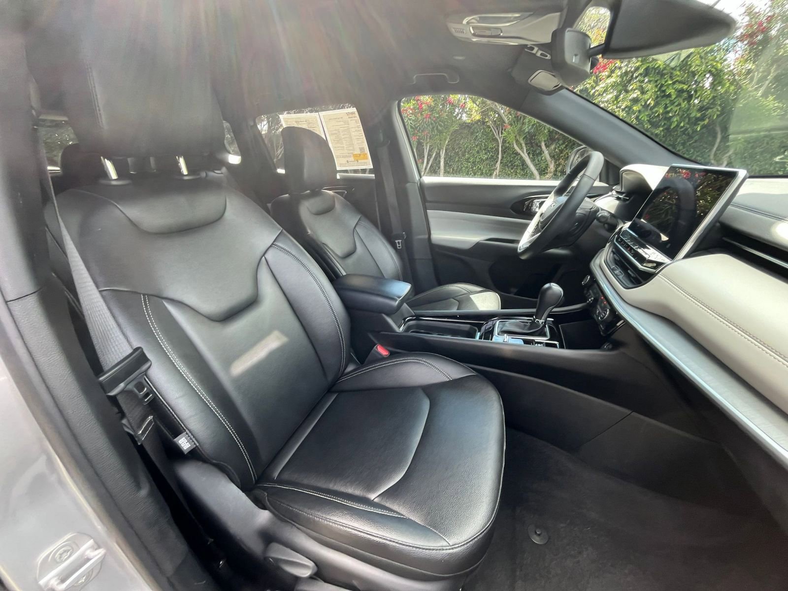 Used 2025 Jeep Compass Limited image 37