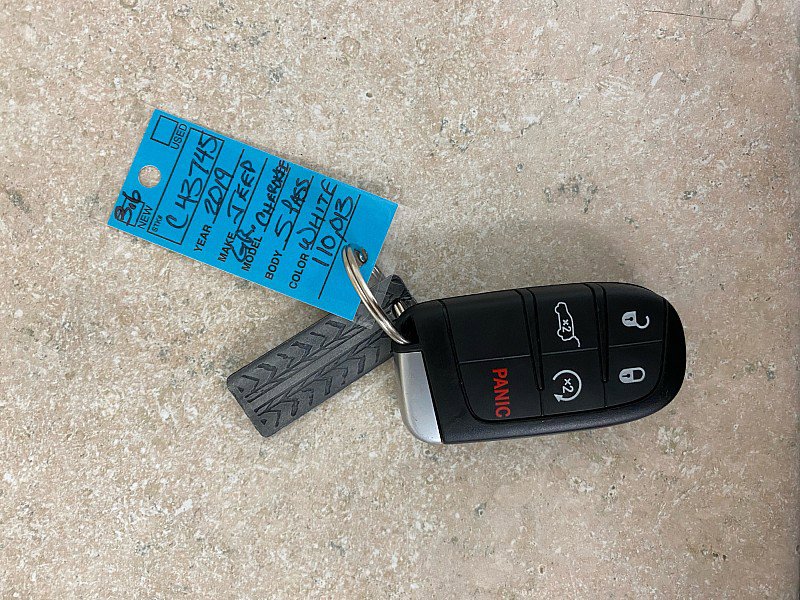 Used 2019 Jeep Grand Cherokee Laredo image 23