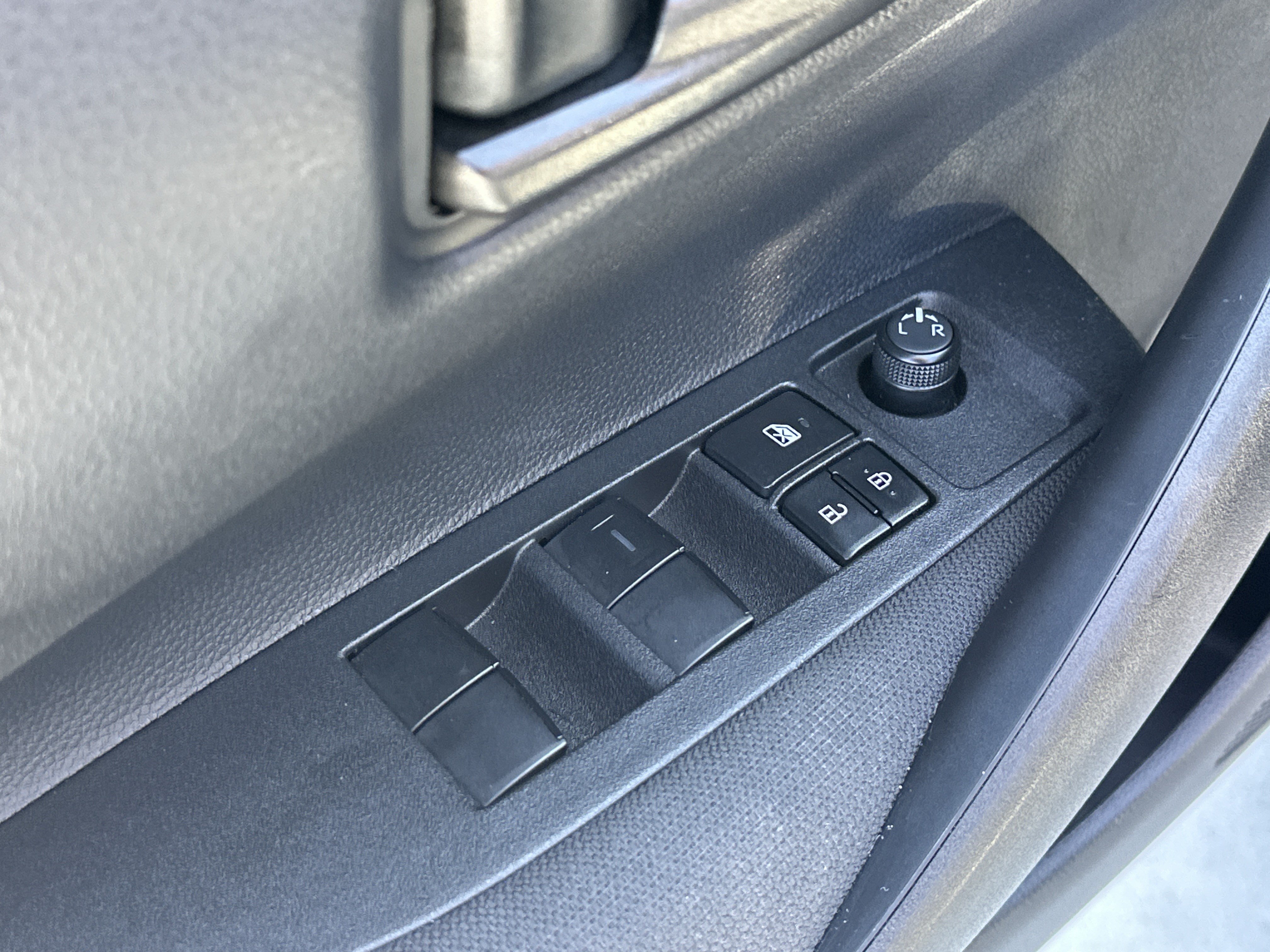 Used 2025 Toyota Corolla LE FWD image 15