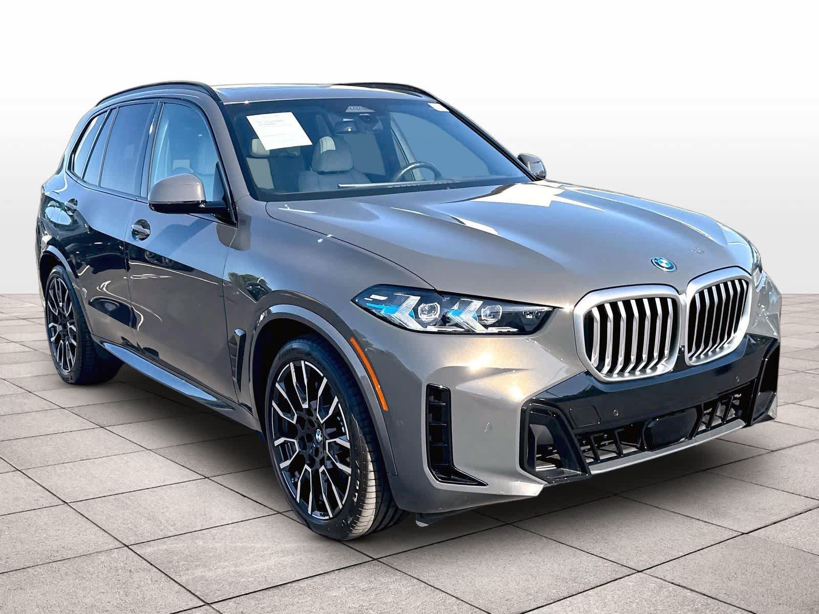 Used 2026 BMW X5 xDrive50e w/ M Sport Package AWD/4WD image 3