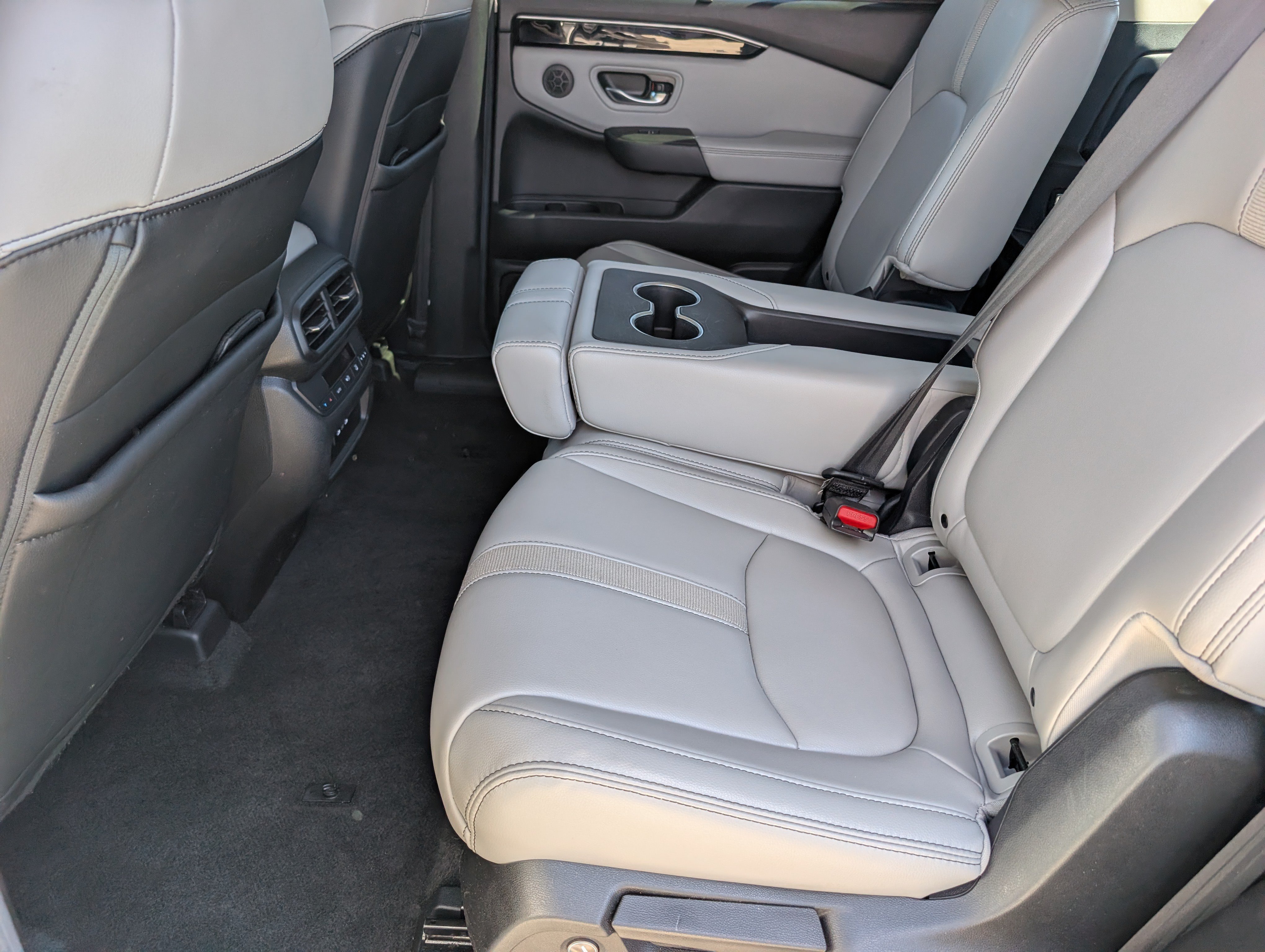 Used 2024 Honda Pilot Touring image 11