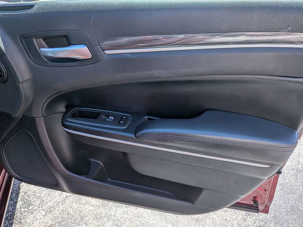 Used 2020 Chrysler 300 Touring AWD/4WD image 25