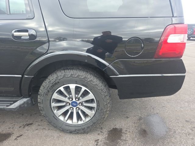 Used 2017 Ford Expedition XLT image 18