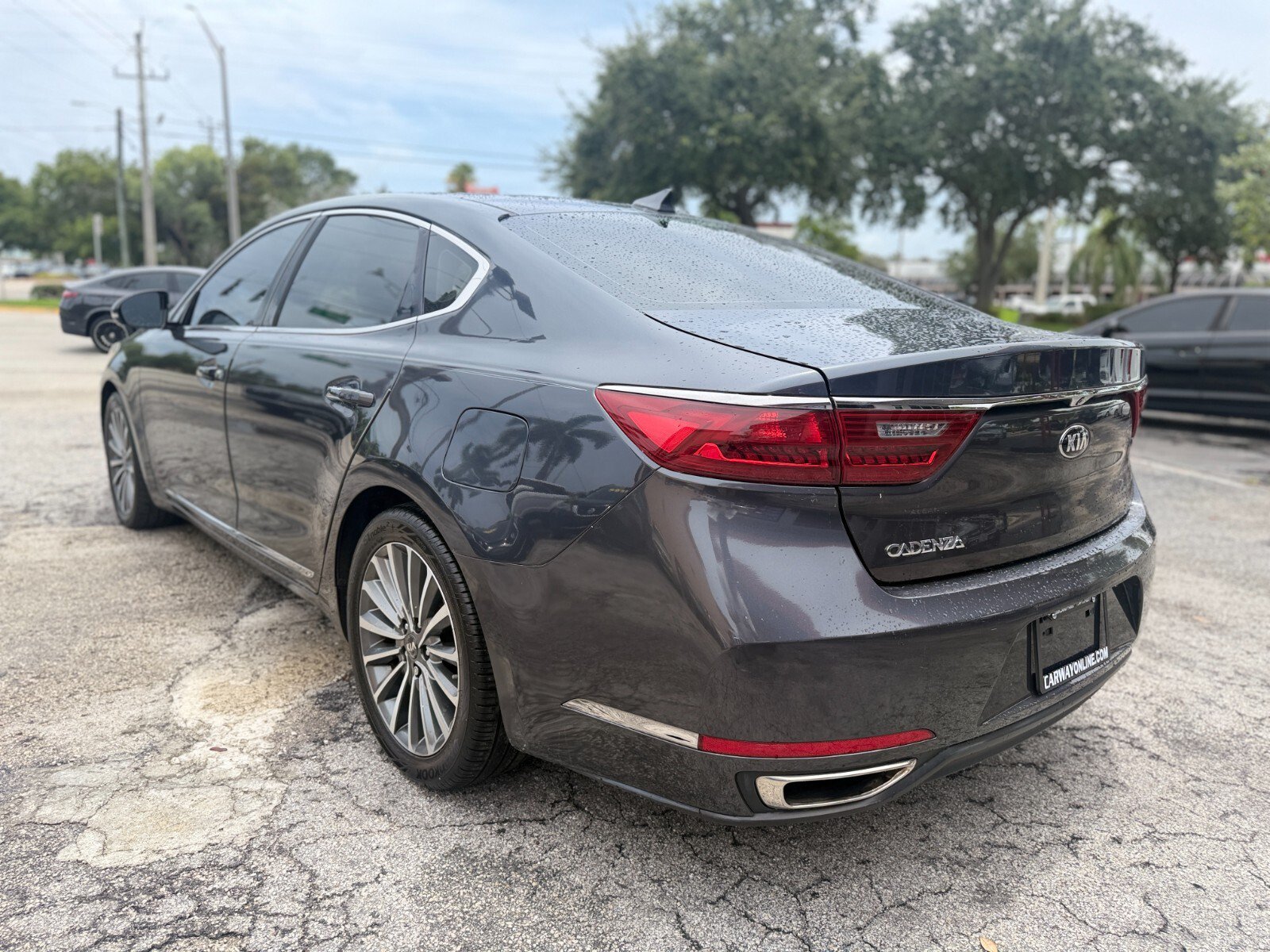Used 2018 Kia Cadenza Premium FWD image 3