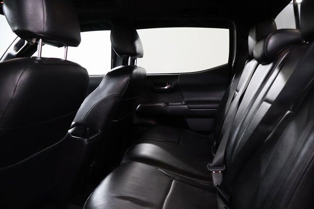 Used 2017 Toyota Tacoma TRD Off-Road w/ Premium & Technology Package image 31