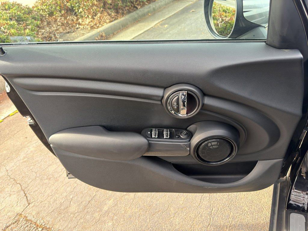 Used 2017 MINI Cooper 4-Door Hardtop image 15