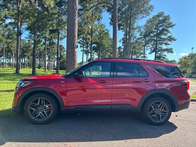 Used 2025 Ford Explorer ST-Line w/ Premium Package RWD image 6