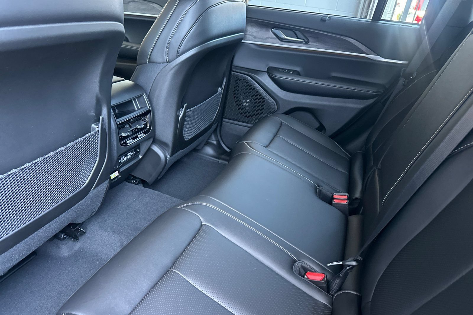 New 2025 Jeep Grand Cherokee Limited w/ Luxury Tech Group II AWD/4WD image 13