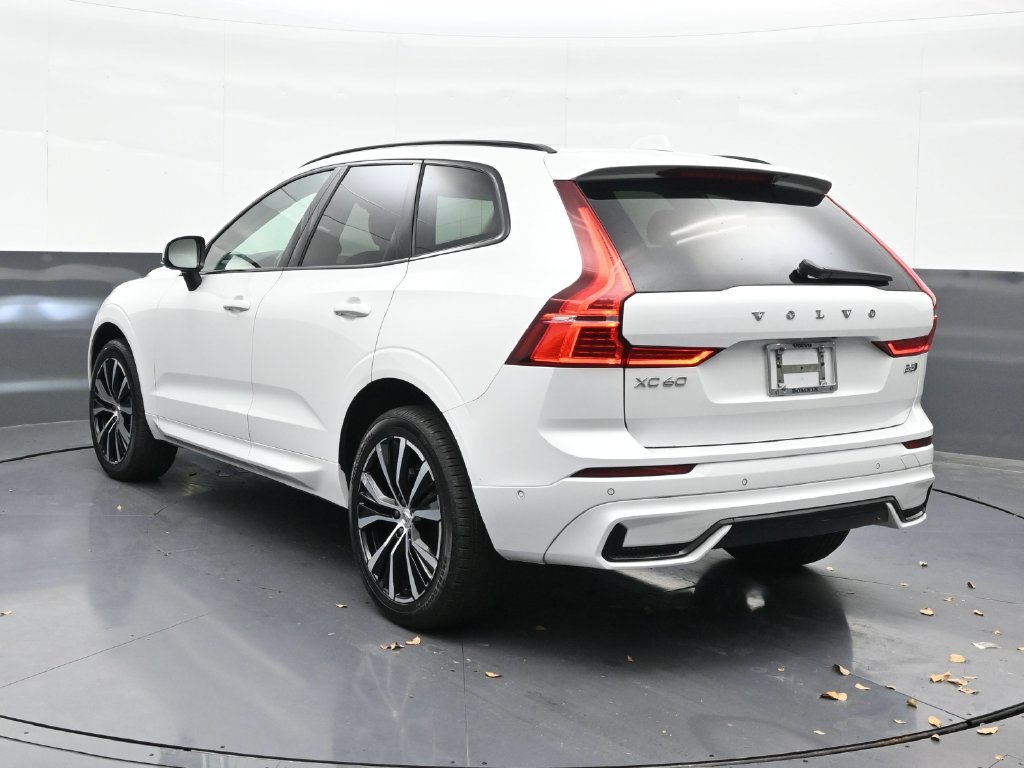 Certified 2024 Volvo XC60 B5 Plus AWD/4WD image 3