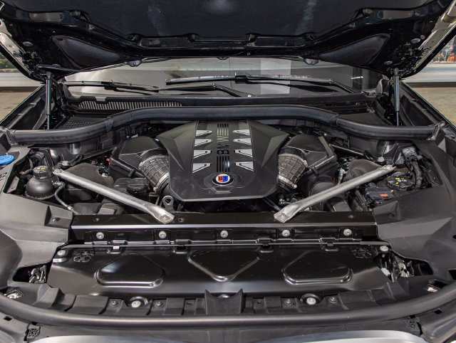 Used 2024 BMW ALPINA XB7 AWD/4WD image 4