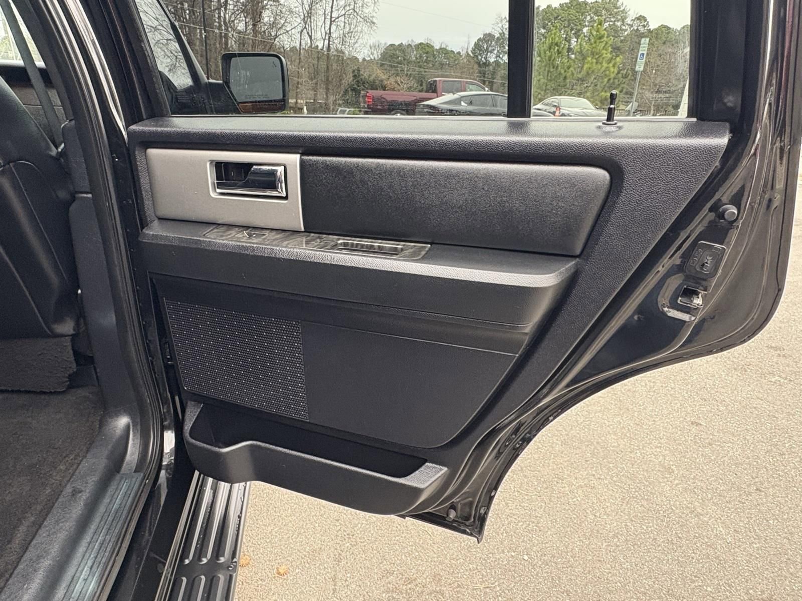 Used 2015 Ford Expedition Limited RWD image 27