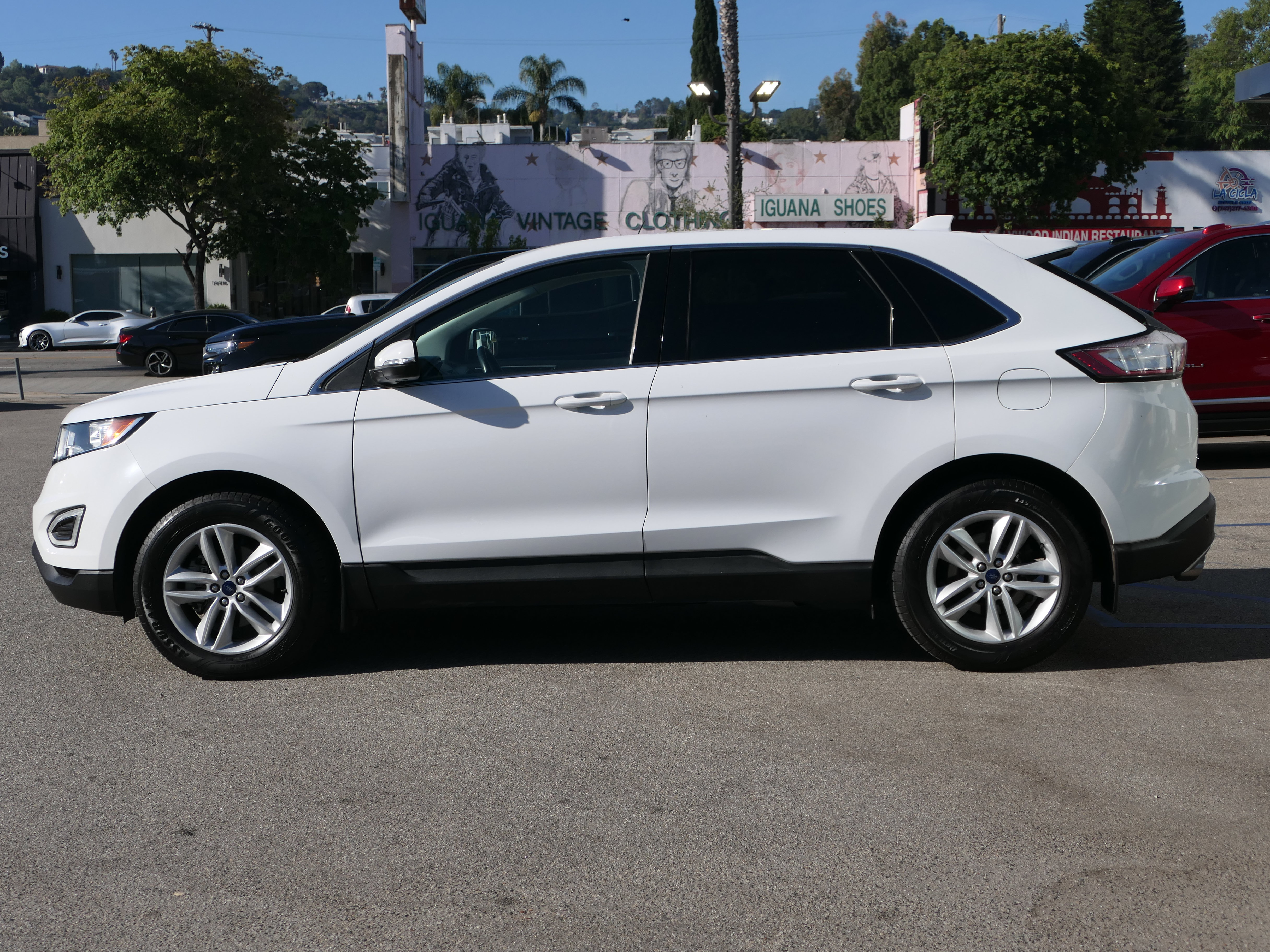 Used 2018 Ford Edge SEL FWD image 2