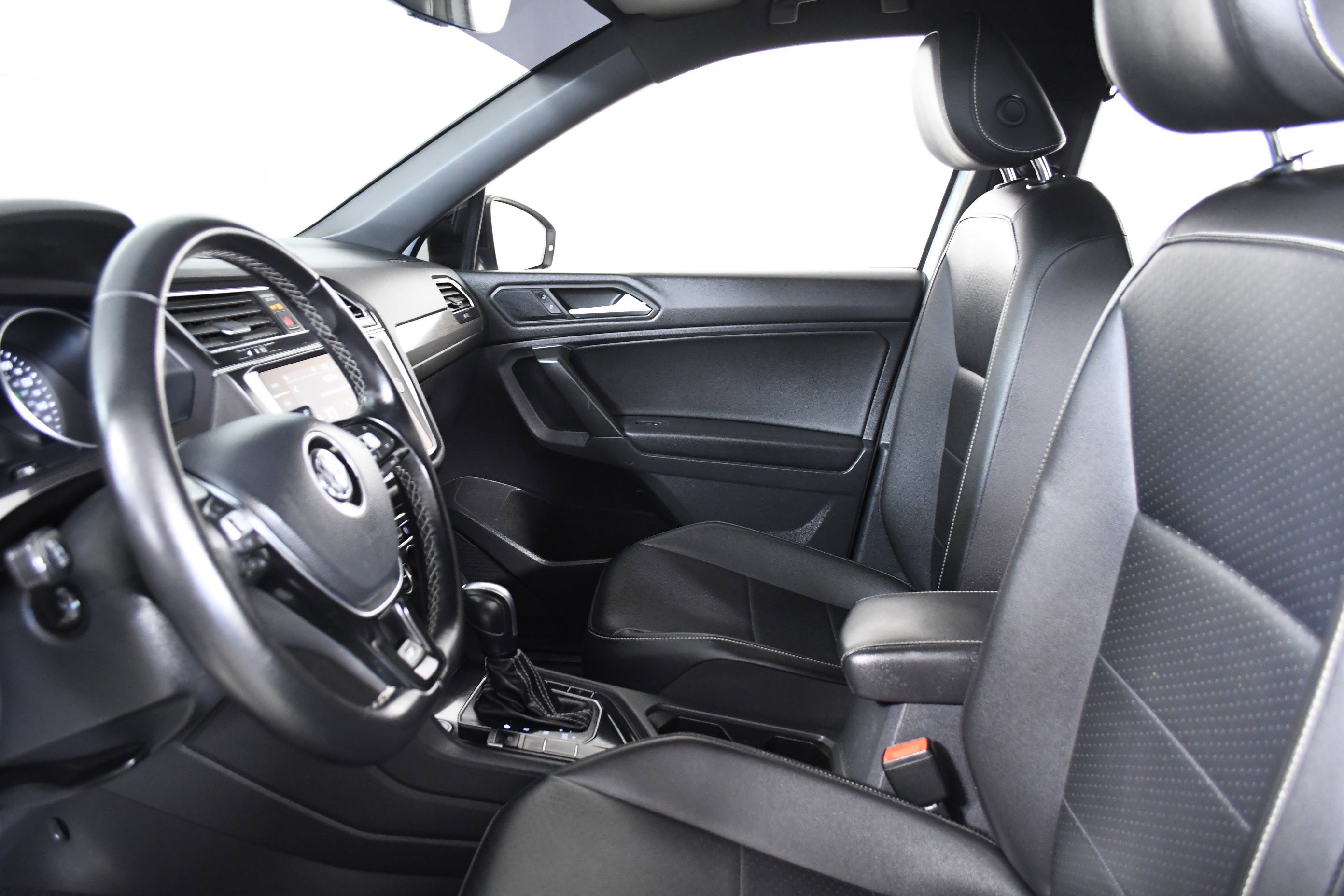 Used 2021 Volkswagen Tiguan SE R-Line image 19