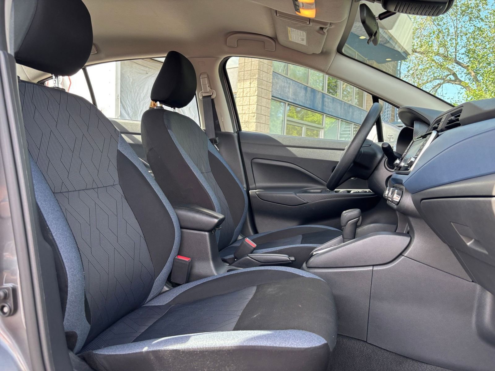 Used 2025 Nissan Versa SV FWD image 34