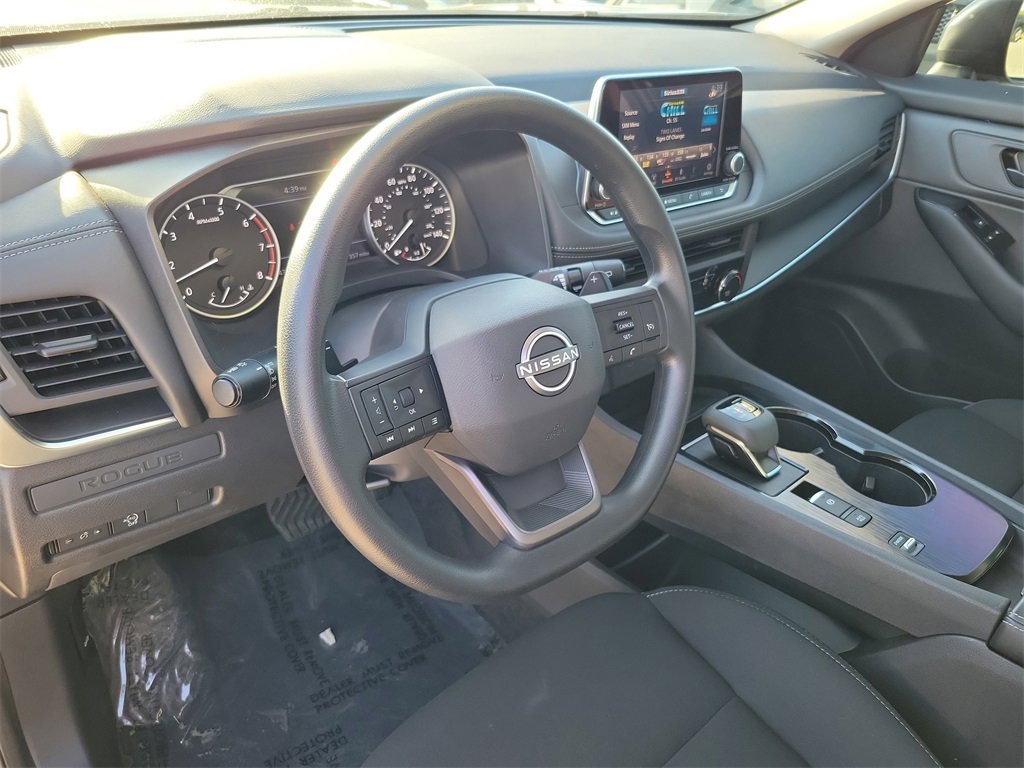 Used 2025 Nissan Rogue S image 19