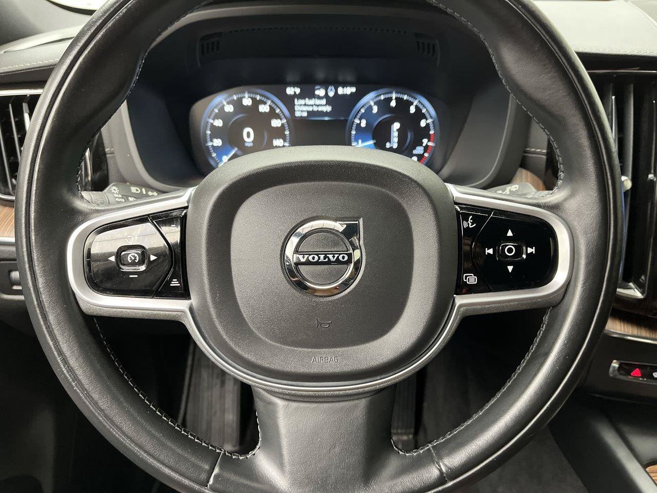 Used 2021 Volvo XC60 T5 Inscription w/ Advanced Package AWD/4WD image 17