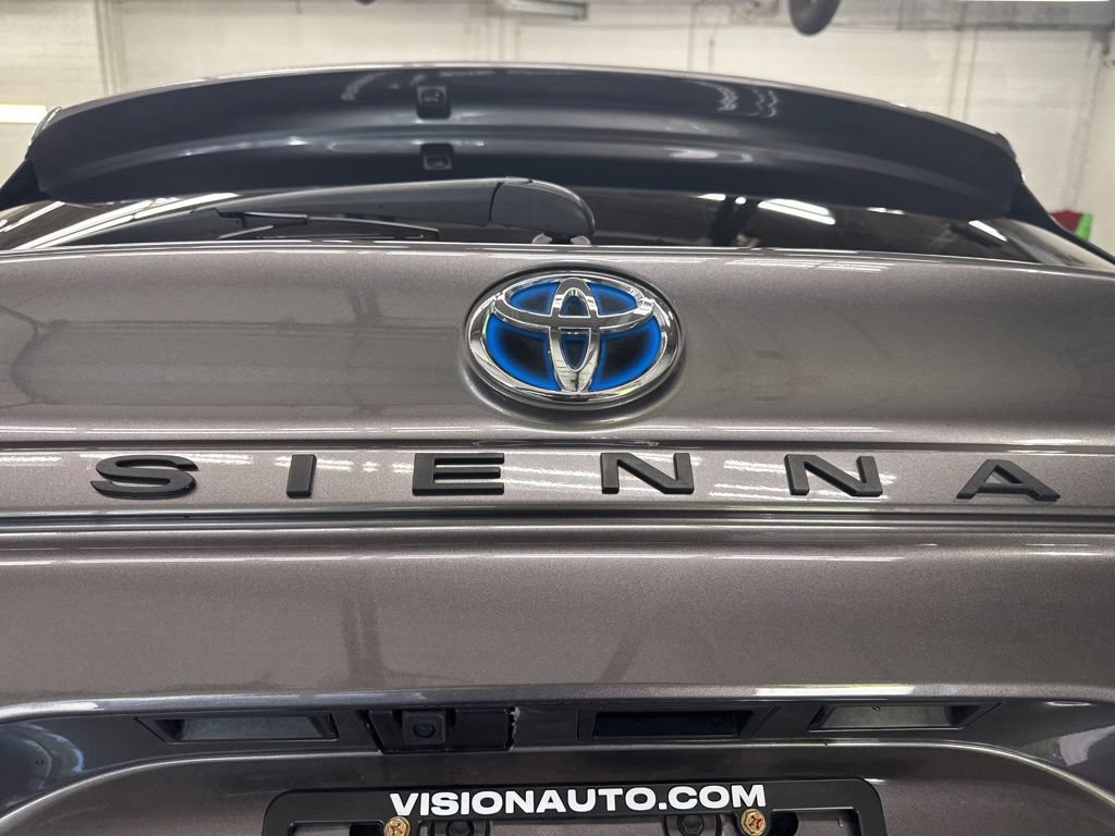 Used 2021 Toyota Sienna XLE FWD image 17