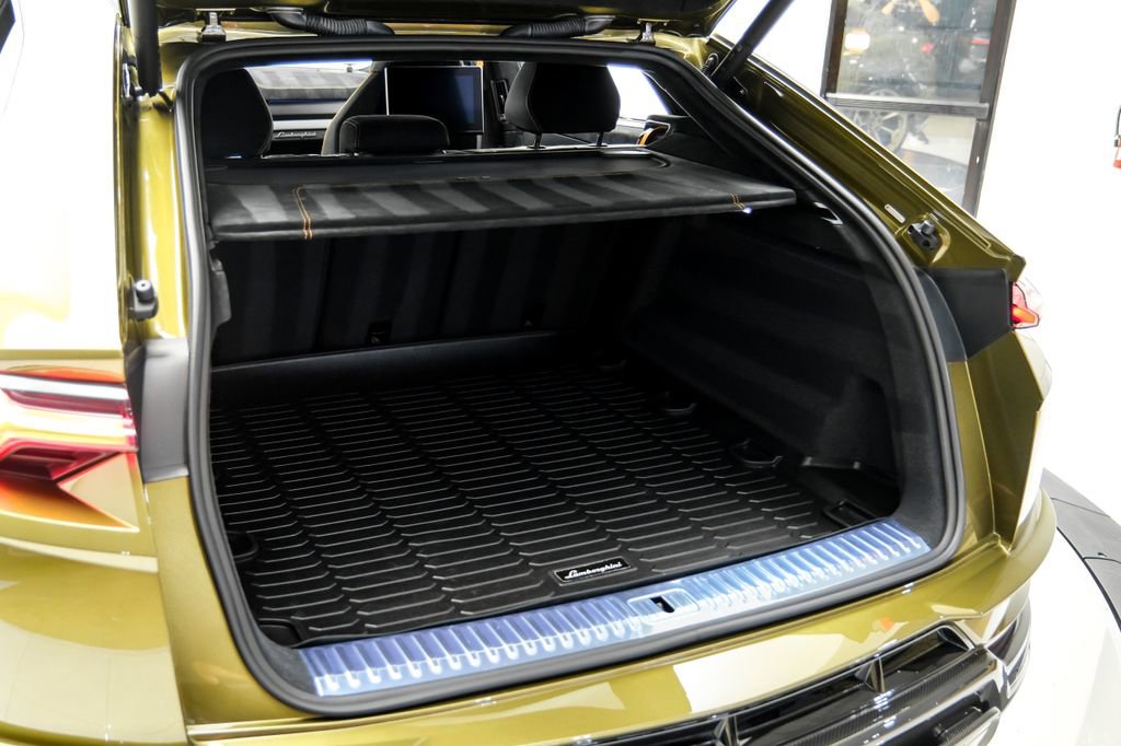 Used 2023 Lamborghini Urus Performante AWD/4WD image 71