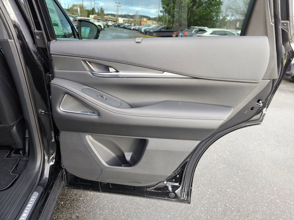 New 2025 INFINITI QX60 Luxe image 14