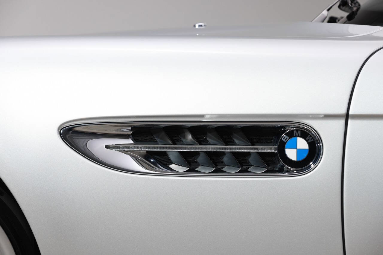 Used 2002 BMW Z8 image 28