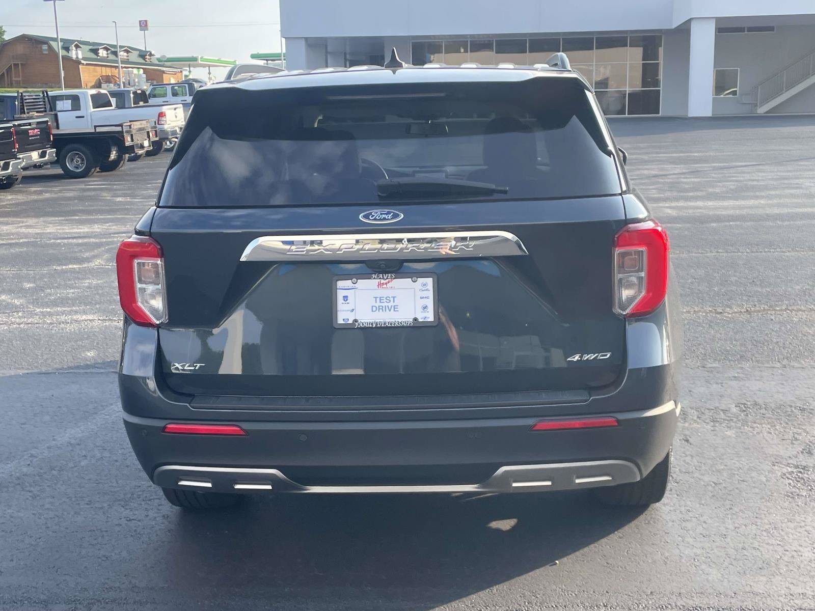 Used 2022 Ford Explorer XLT w/ Equipment Group 202A AWD/4WD image 4
