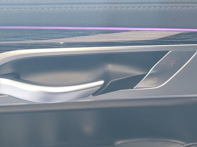 Used 2020 BMW 740i xDrive w/ M Sport Package image 28