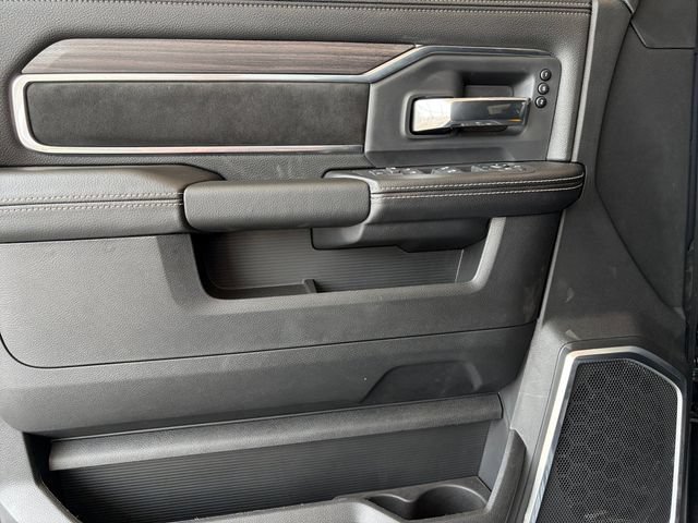 New 2026 RAM 2500 Laramie AWD/4WD image 14