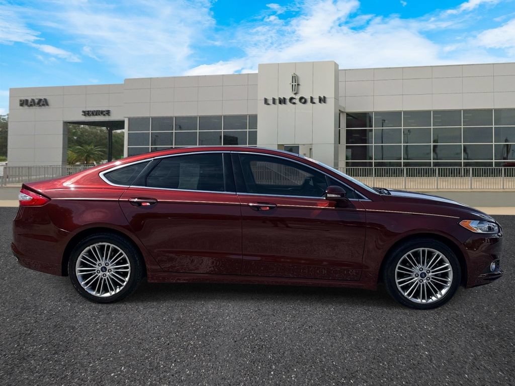 Used 2015 Ford Fusion SE w/ Equipment Group 202A FWD image 2
