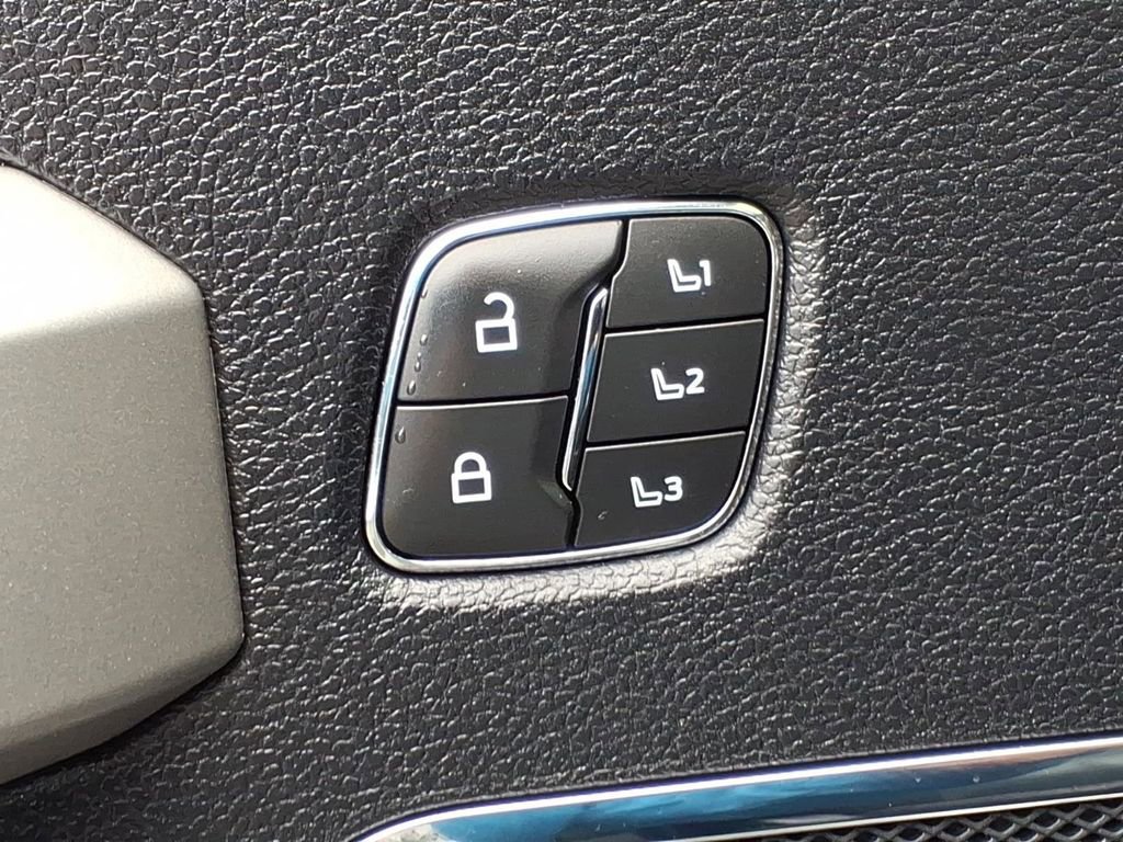 Used 2020 Ford F250 Lariat w/ Lariat Ultimate Package image 13