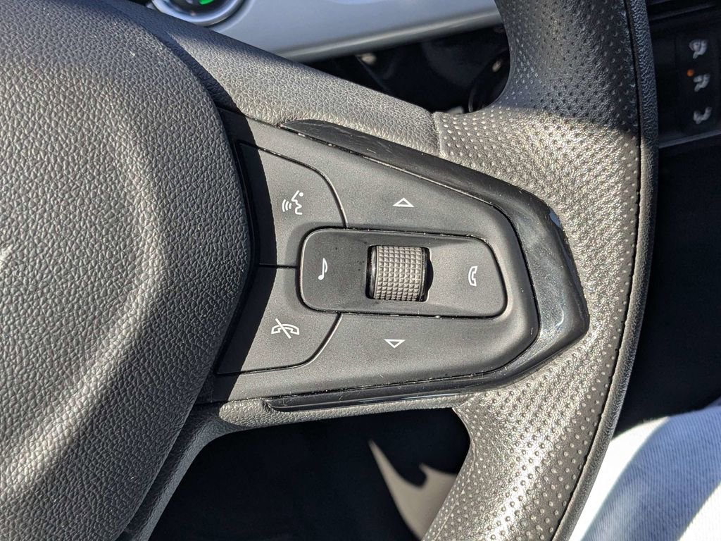 Used 2025 Chevrolet Trax LT FWD image 21