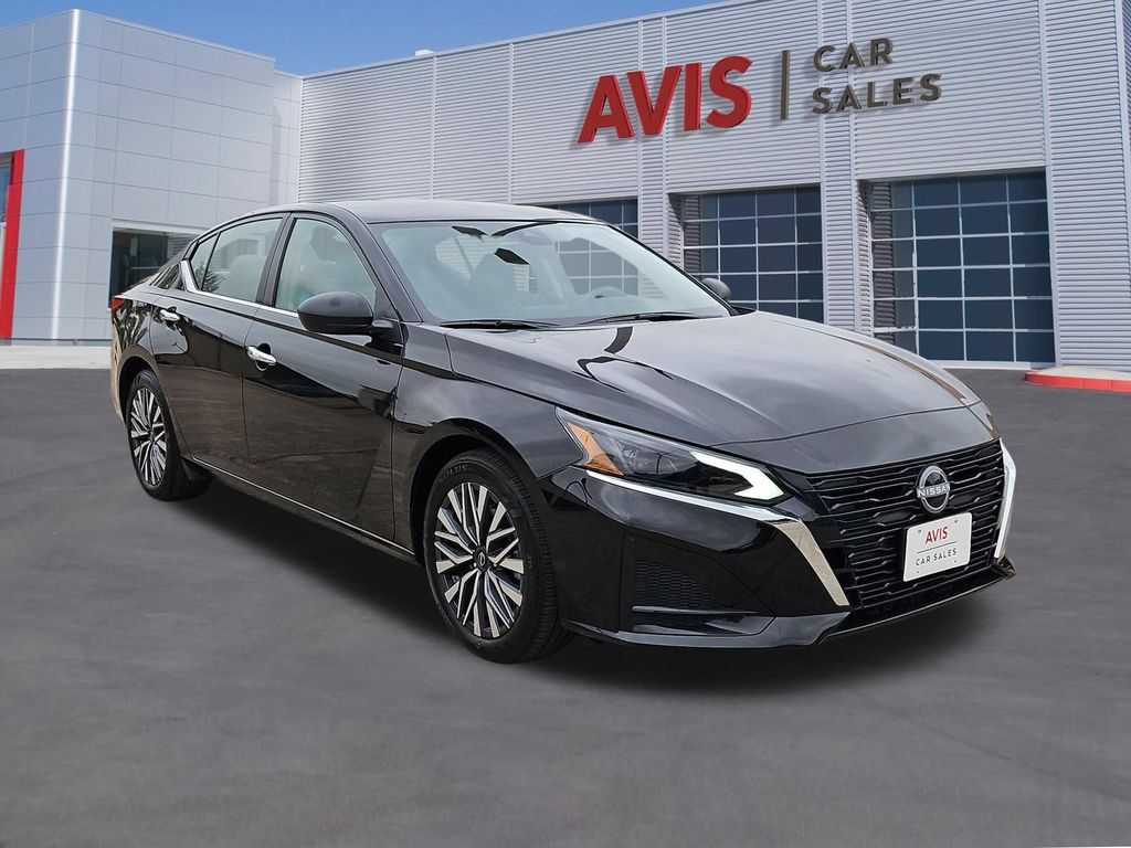 Used 2025 Nissan Altima 2.5 SV FWD image 3