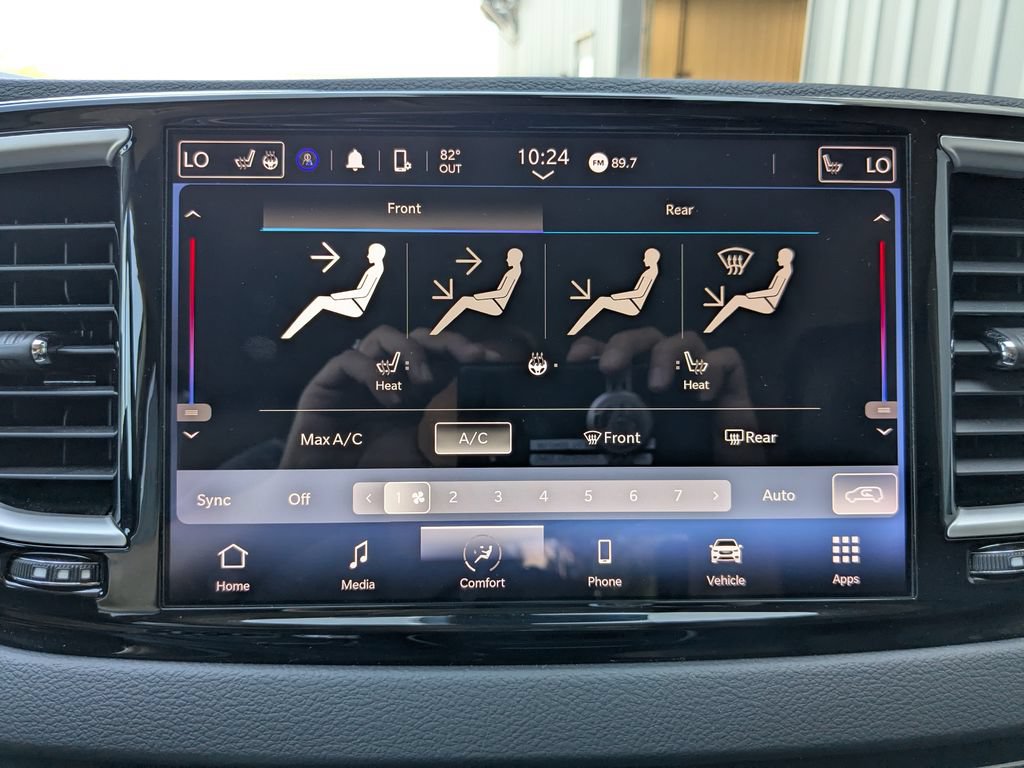 Used 2024 Chrysler Pacifica Touring-L FWD image 13