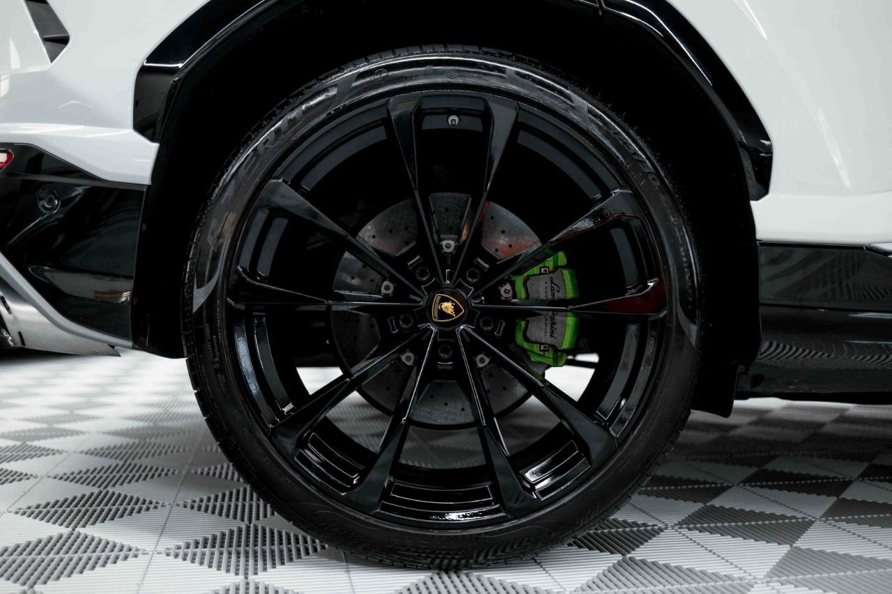 Used 2020 Lamborghini Urus Base image 32