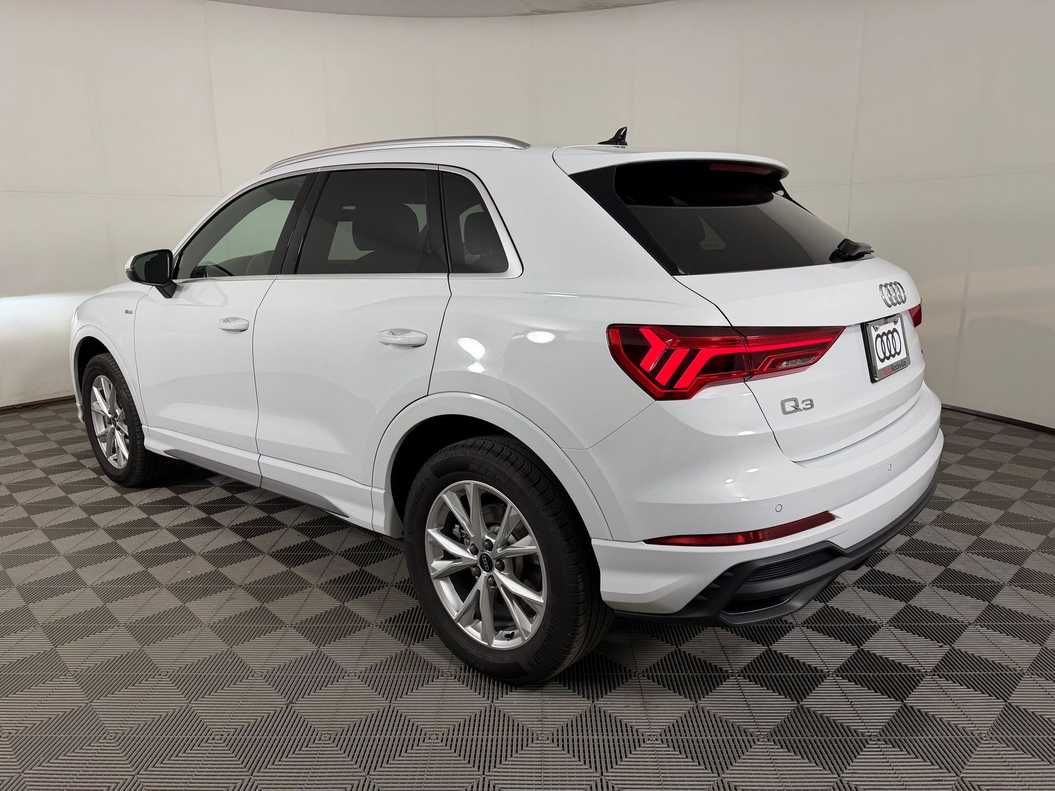 Certified 2023 Audi Q3 2.0T Premium Plus AWD/4WD image 3