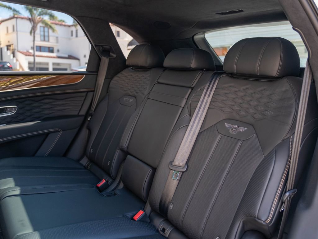 Used 2024 Bentley Bentayga AWD/4WD image 20