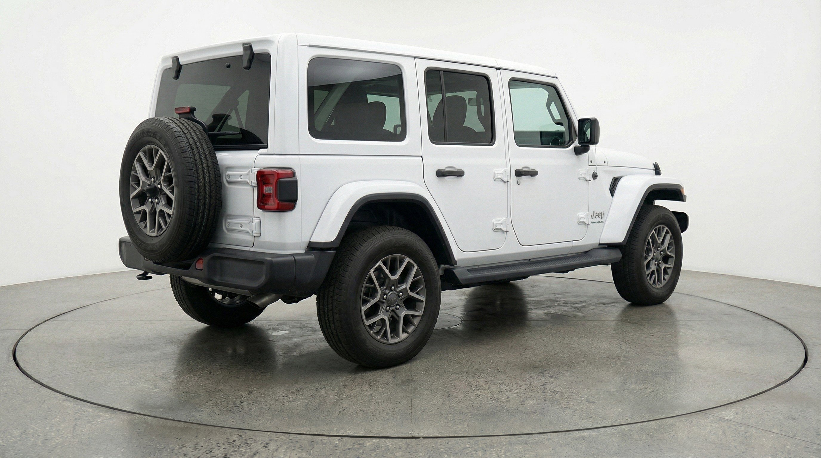 Used 2025 Jeep Wrangler Sahara image 9