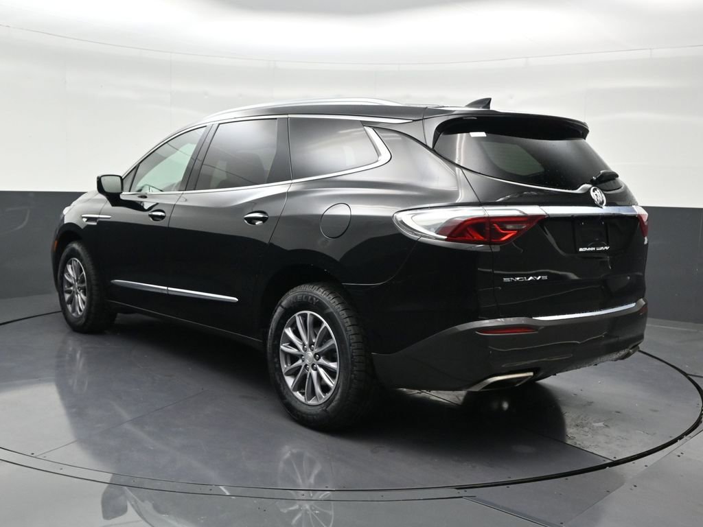 Used 2022 Buick Enclave Essence image 3