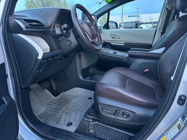 Used 2021 Toyota Sienna Platinum image 21