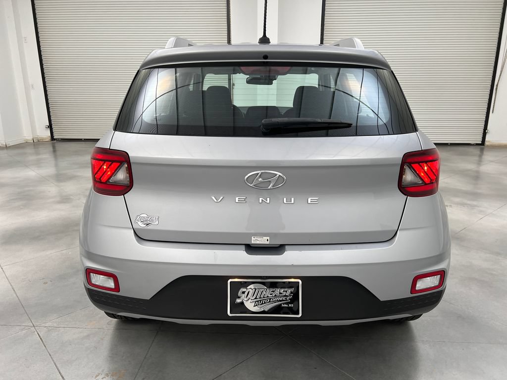 Used 2025 Hyundai Venue SEL FWD image 8