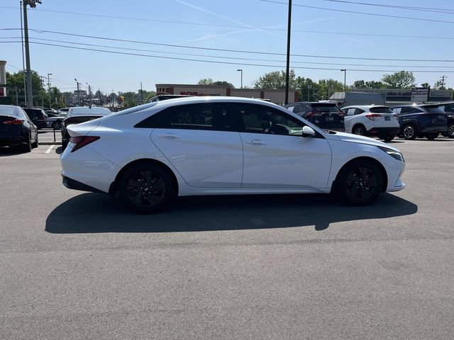 Certified 2021 Hyundai Elantra SEL w/ Cargo Package FWD image 4