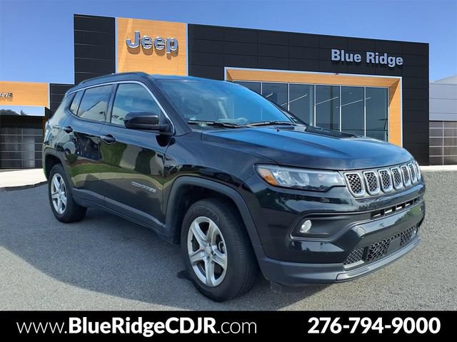 Used 2024 Jeep Compass Latitude AWD/4WD image 1