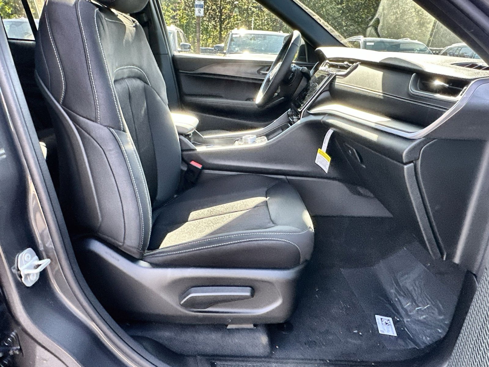 New 2025 Jeep Grand Cherokee Laredo X image 26