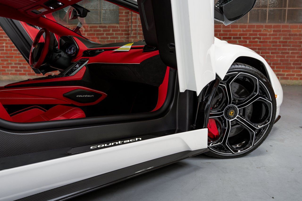 Used 2022 Lamborghini Aventador Countach image 36