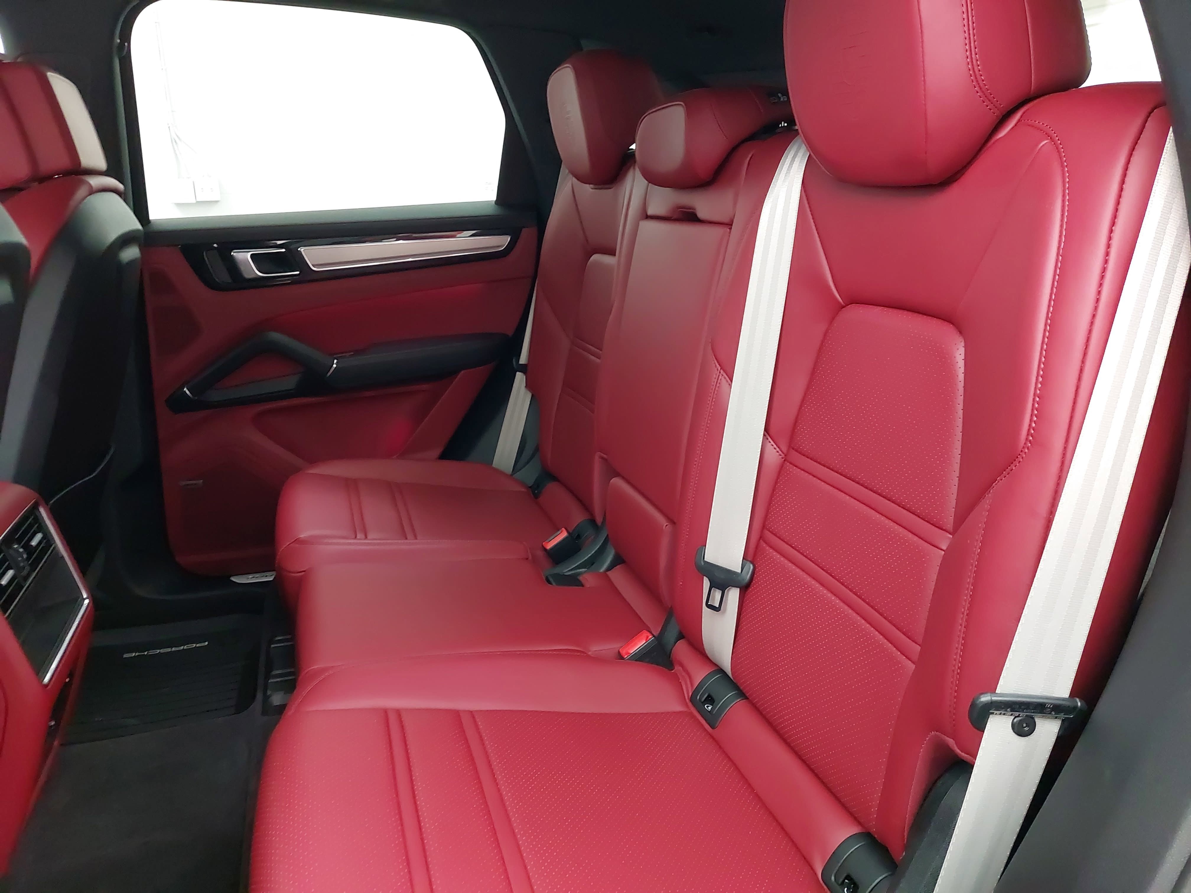 Certified 2023 Porsche Cayenne Platinum Edition AWD/4WD image 16